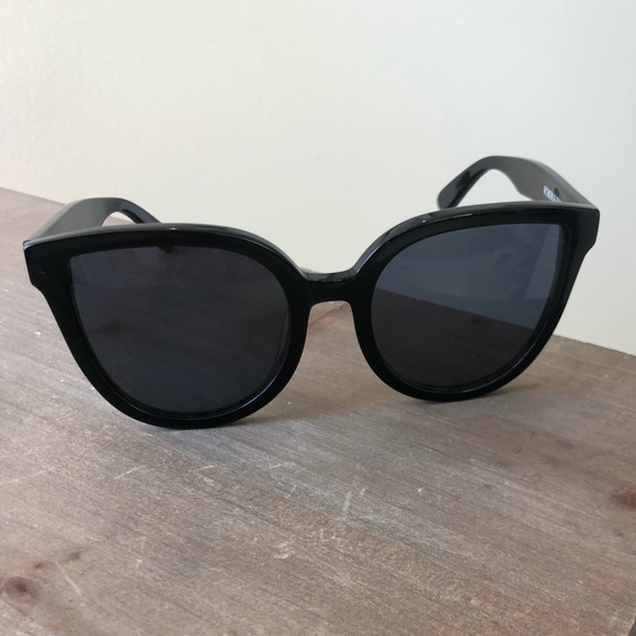 Roberi & Fraud - Faye Oversize Sunglasses - Picture 3 of 6